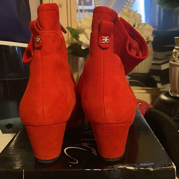 Nice suede boots and very comfortable !! - Picture 4 of 6